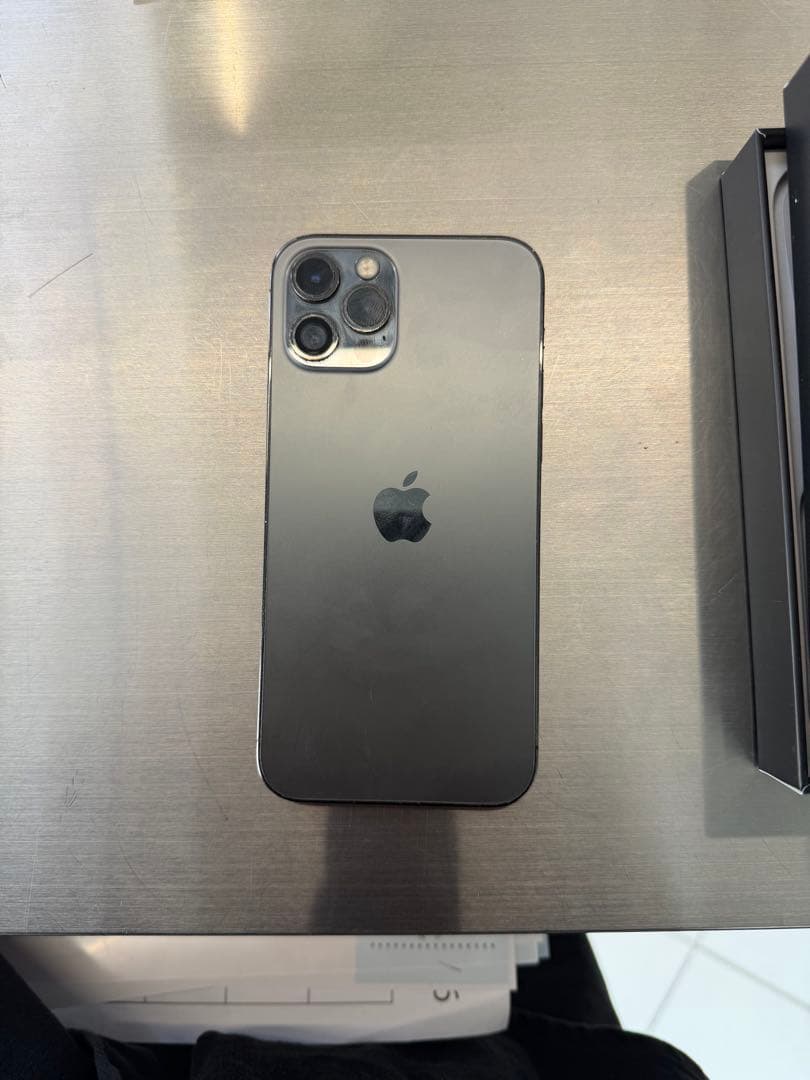 SIMロック解除済みiPhone12pro256G