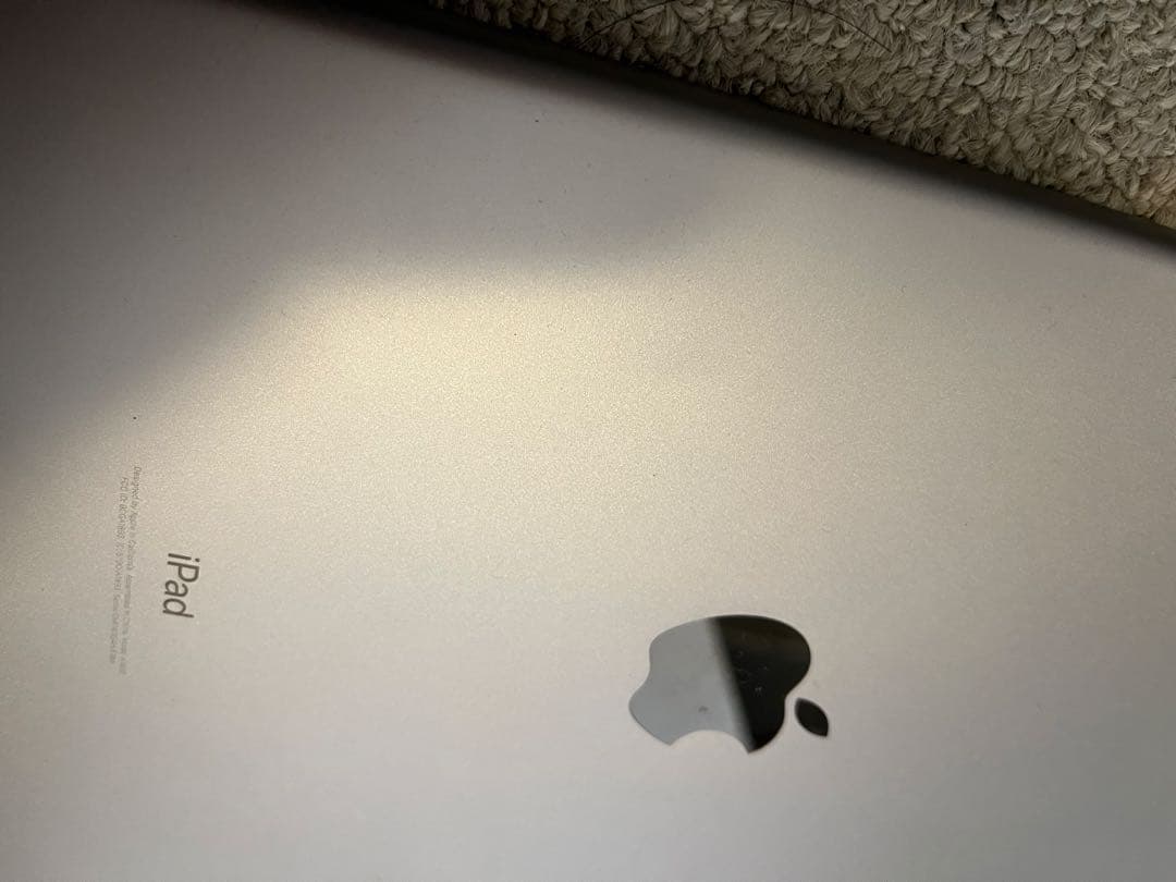 A1893 iPad 9.7インチ 128GB シルバー