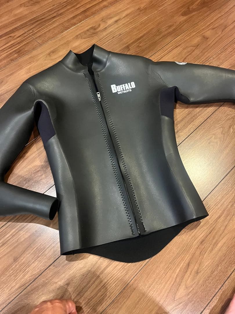 BUFFALO ウェットスーツ タッパー