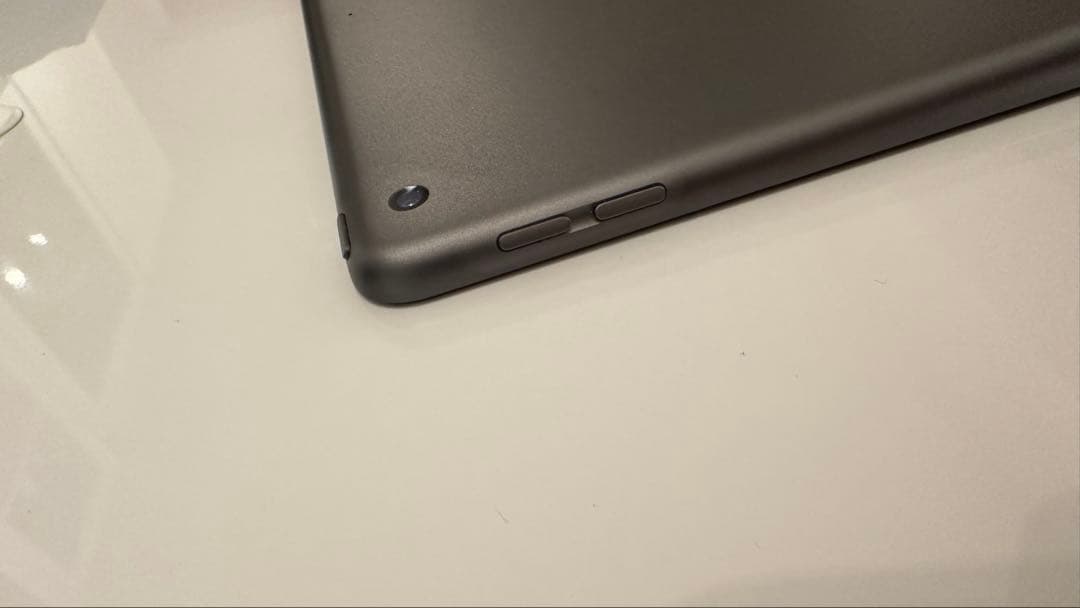 【美品】iPad 第7世代　32GB Wi-Fiモデル　キーボード付き