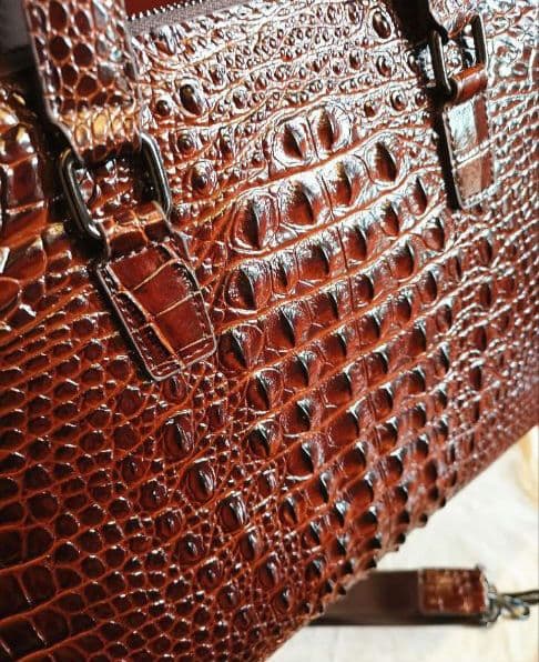 新品未使用/高級感■BOLINI■レザークロコダイル型押し/ビジネスバック