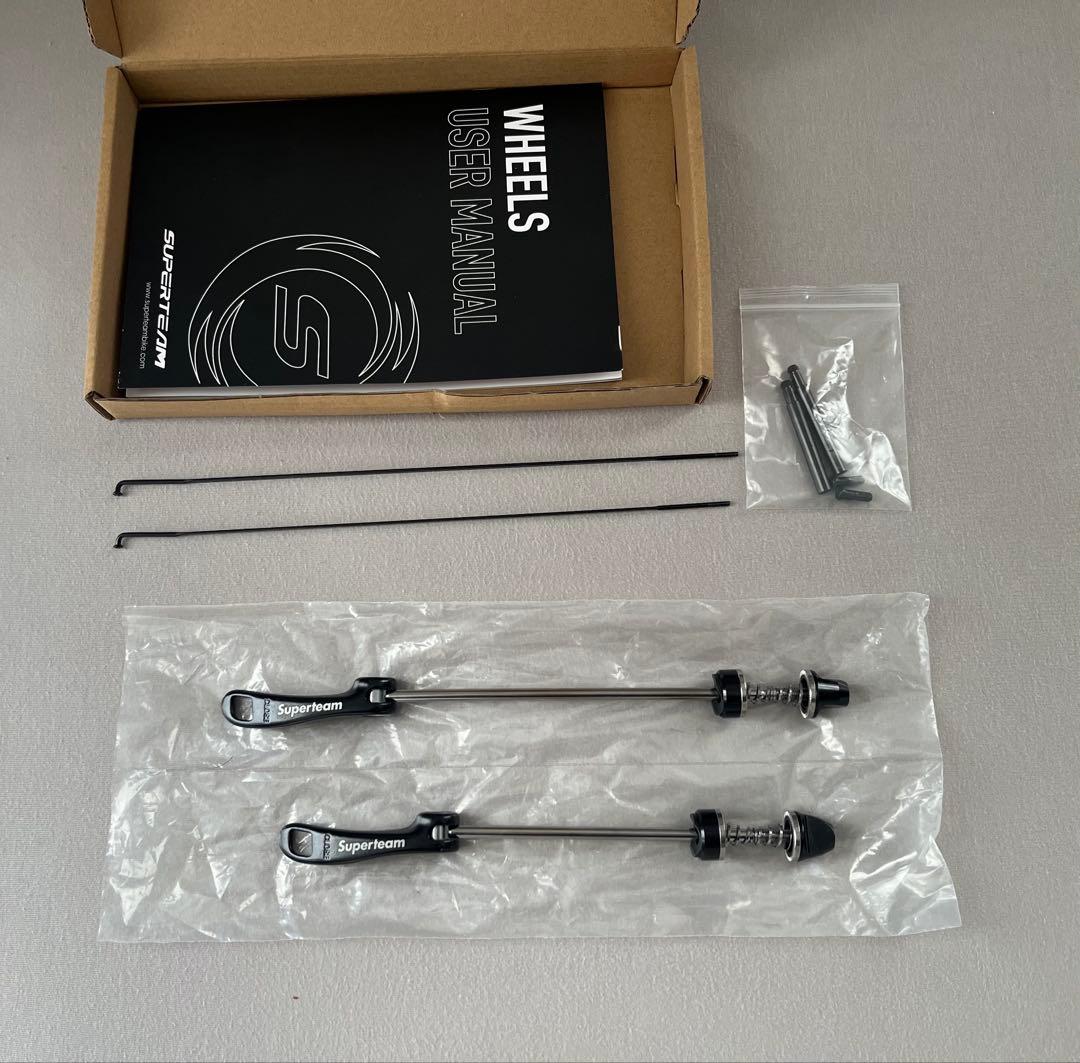 SUPERTEAMカーボンホイールContinental GP5000 装着済