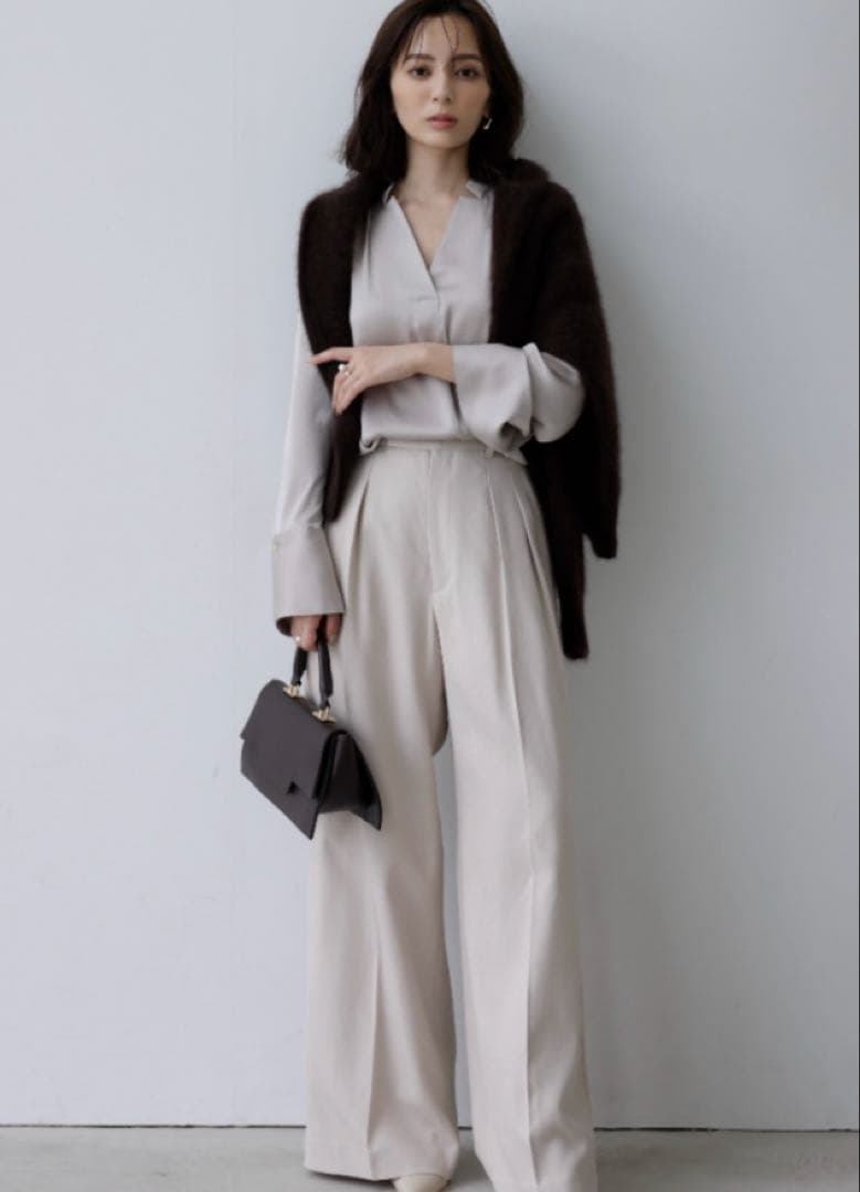 スキッパーネックフロントギャザーブラウス