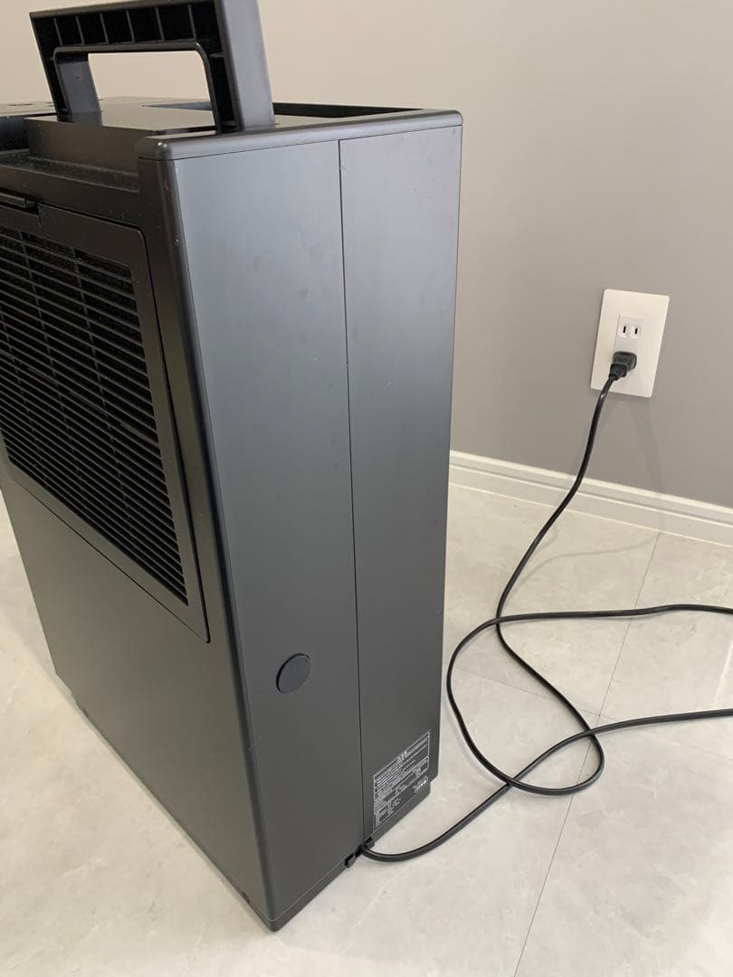 プラスマイナスゼロ　±0 除湿機　衣類乾燥　ブラック　モノトーン　梅雨