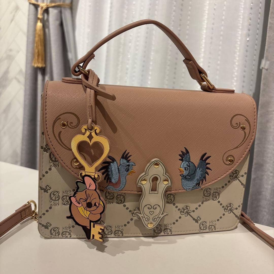 か*す様 Disney ディズニー　ダニエルニコラ　シンデレラ　ガス ショルダー