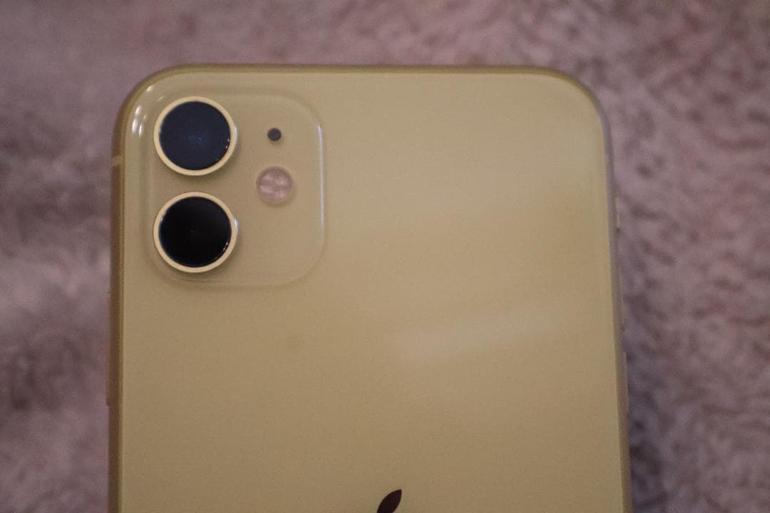 iPhone 11 イエロー　64GB