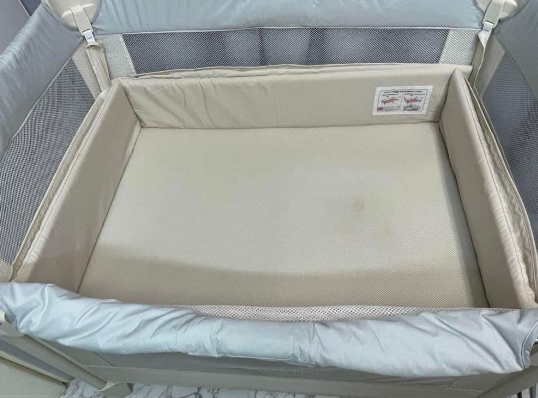 アップリカ　ココネルエアー　AB 折りたたみベビーベッド
