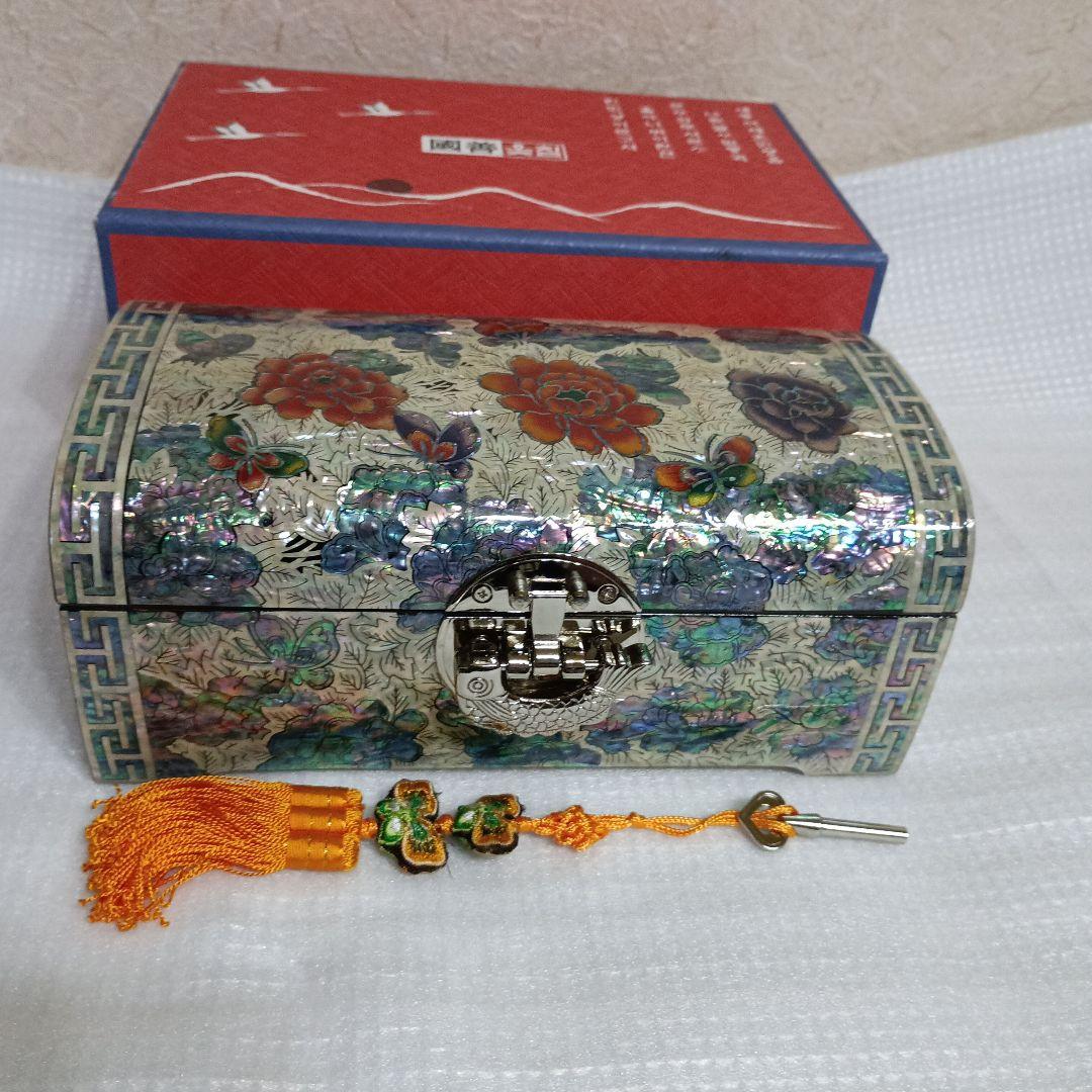 韓国螺鈿細工　ジュエリーボックス　宝石箱　カギ付き　伝統工芸品