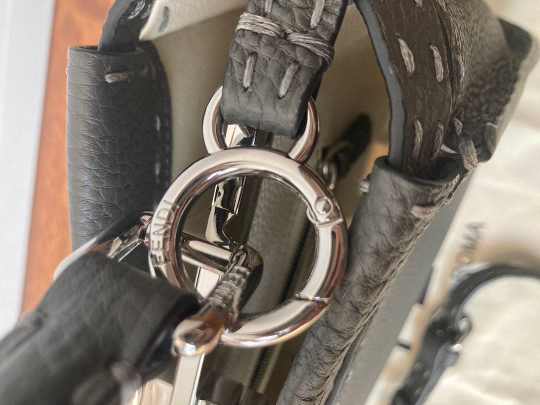 フェンディ FENDI ミニ ピーカブー セレリア グレー