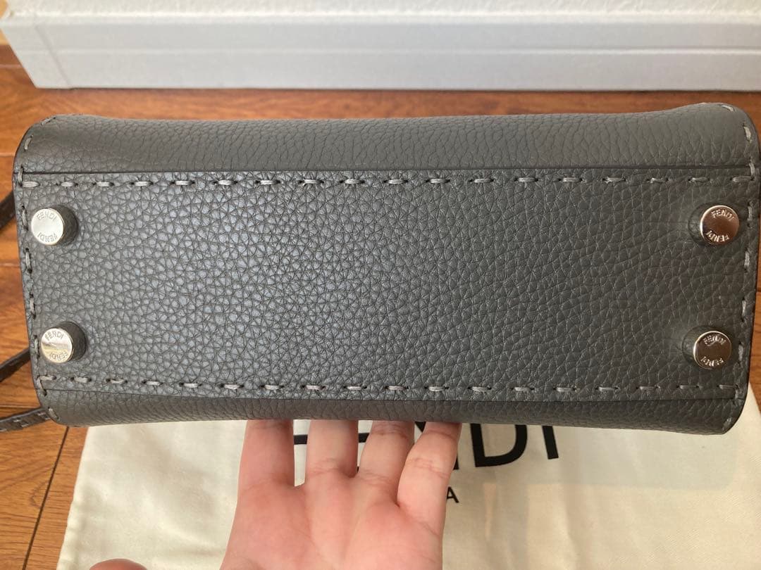 フェンディ FENDI ミニ ピーカブー セレリア グレー