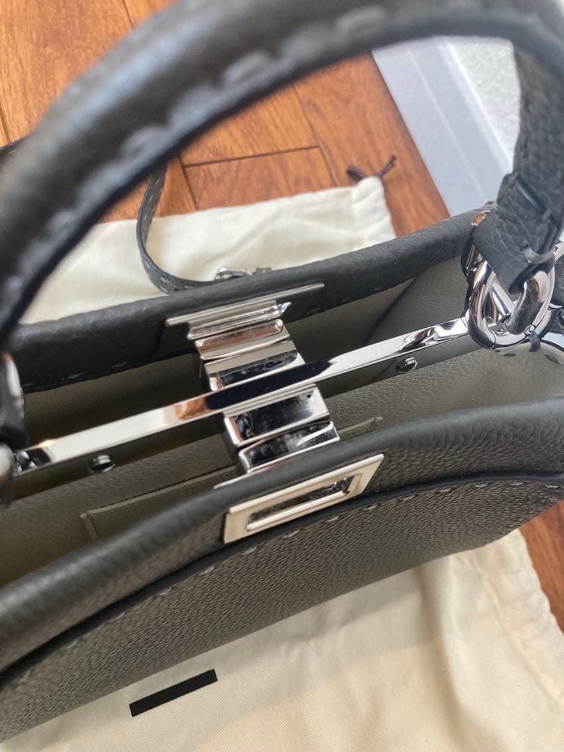 フェンディ FENDI ミニ ピーカブー セレリア グレー