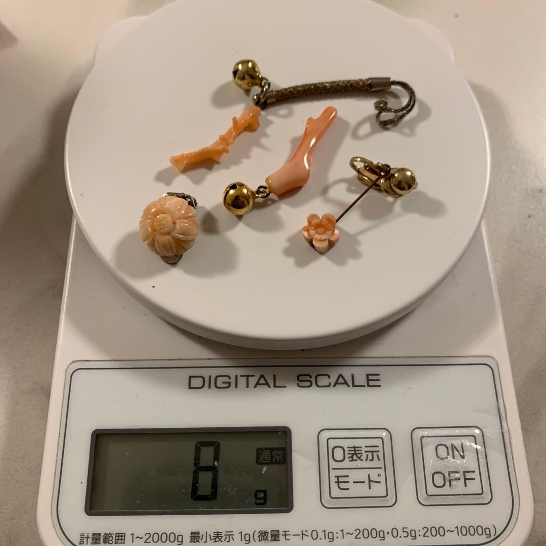 珊瑚　彫刻ブローチ5点セット