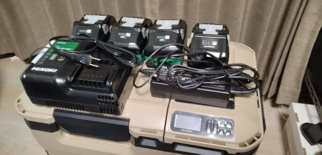 HiKOKI 冷温庫 UL18DC　バッテリー4個付き