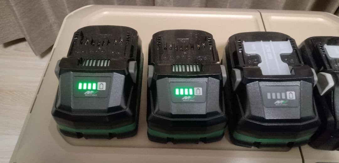 HiKOKI 冷温庫 UL18DC　バッテリー4個付き