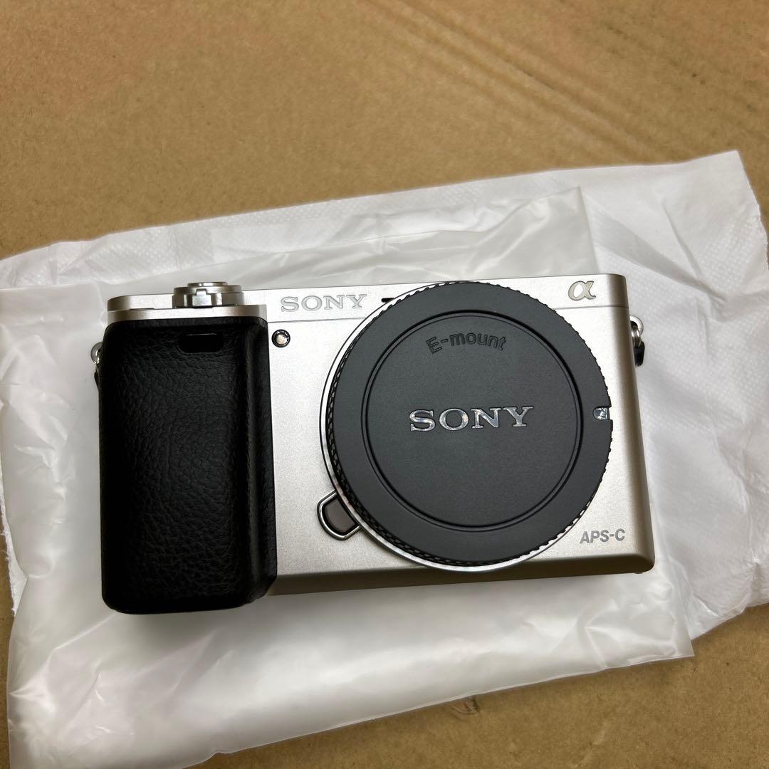 SONY ミラーレス一眼 α6000 ボディ シルバー ILCE-6000 S
