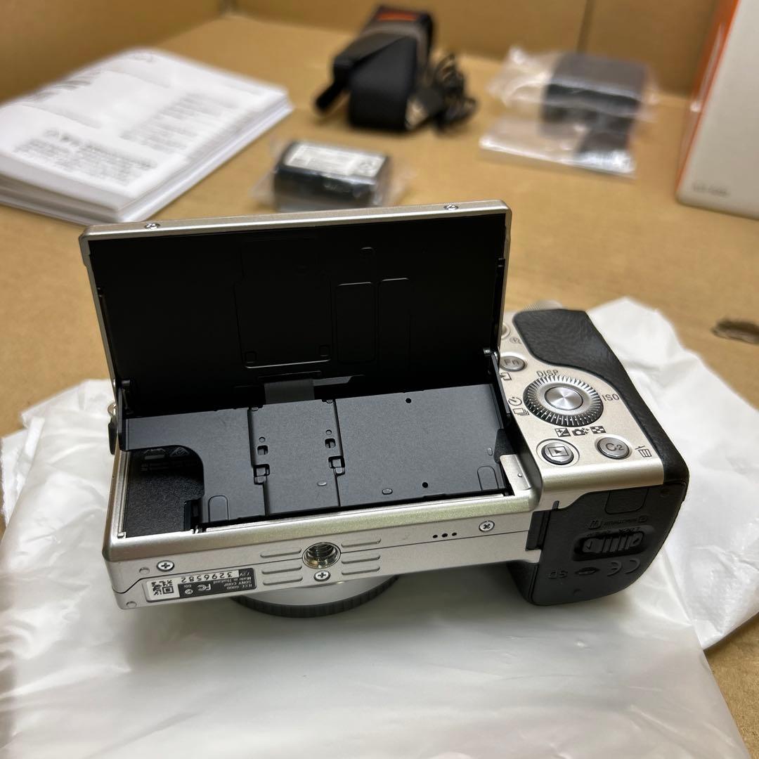 SONY ミラーレス一眼 α6000 ボディ シルバー ILCE-6000 S
