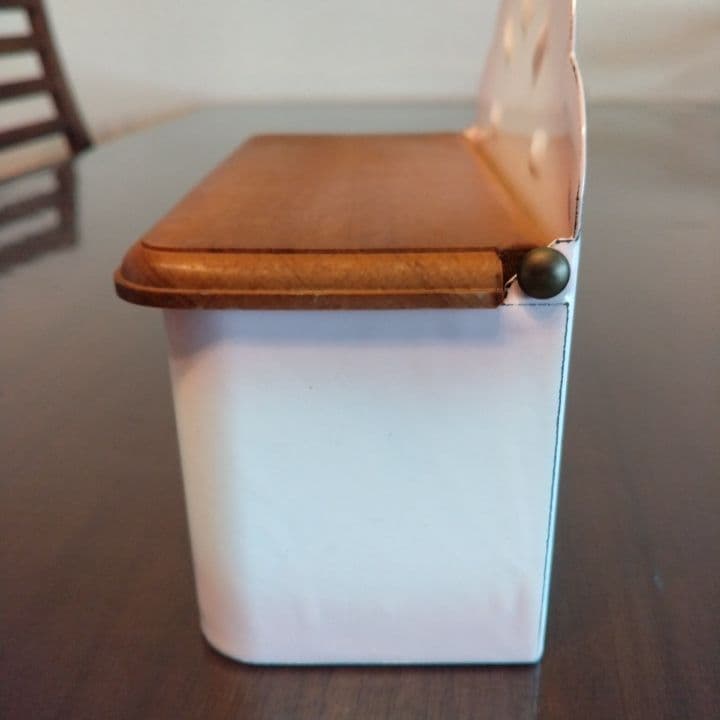 イマン⭐︎ アルメット缶 キャニスター ⭐︎ステンシルローズ 可愛いです。