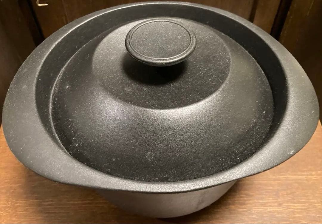 鋳鉄製 黒い両手鍋 ごはん鍋
