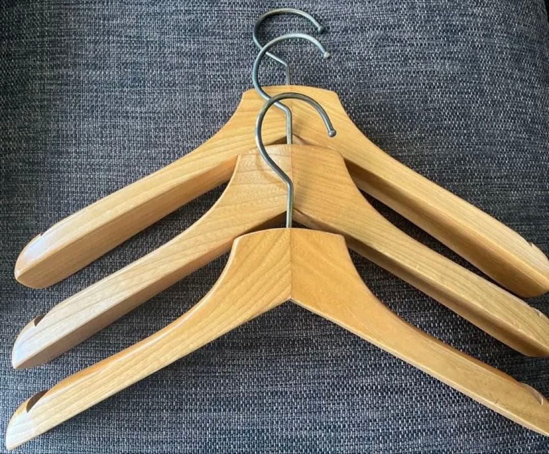 【非売品】ヴィヴィアン　木製ハンガー3本セット