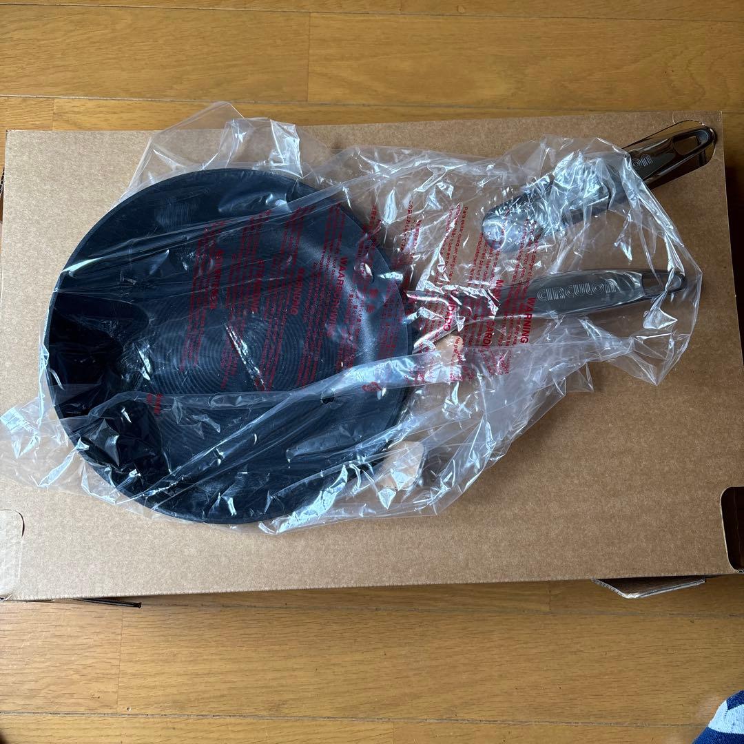 新品未使用＊CIRCULON フライパン21cm、ガラス蓋付ディープパン26cm
