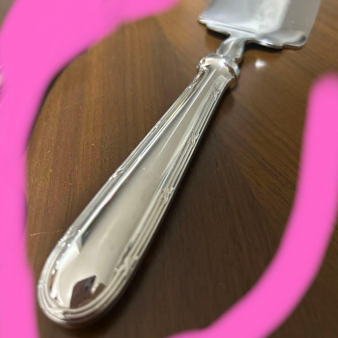 ステンレススチール製ケーキサーバーとトング