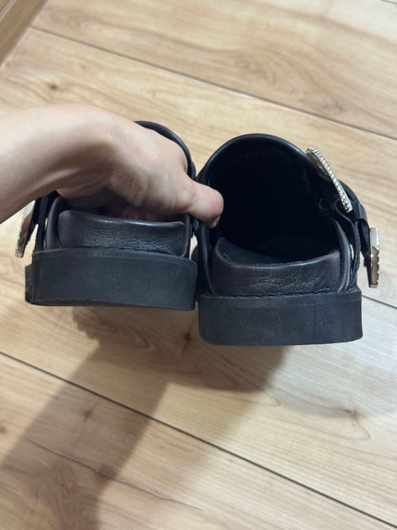 TOGA PULLA ビジュー ブラック サンダル