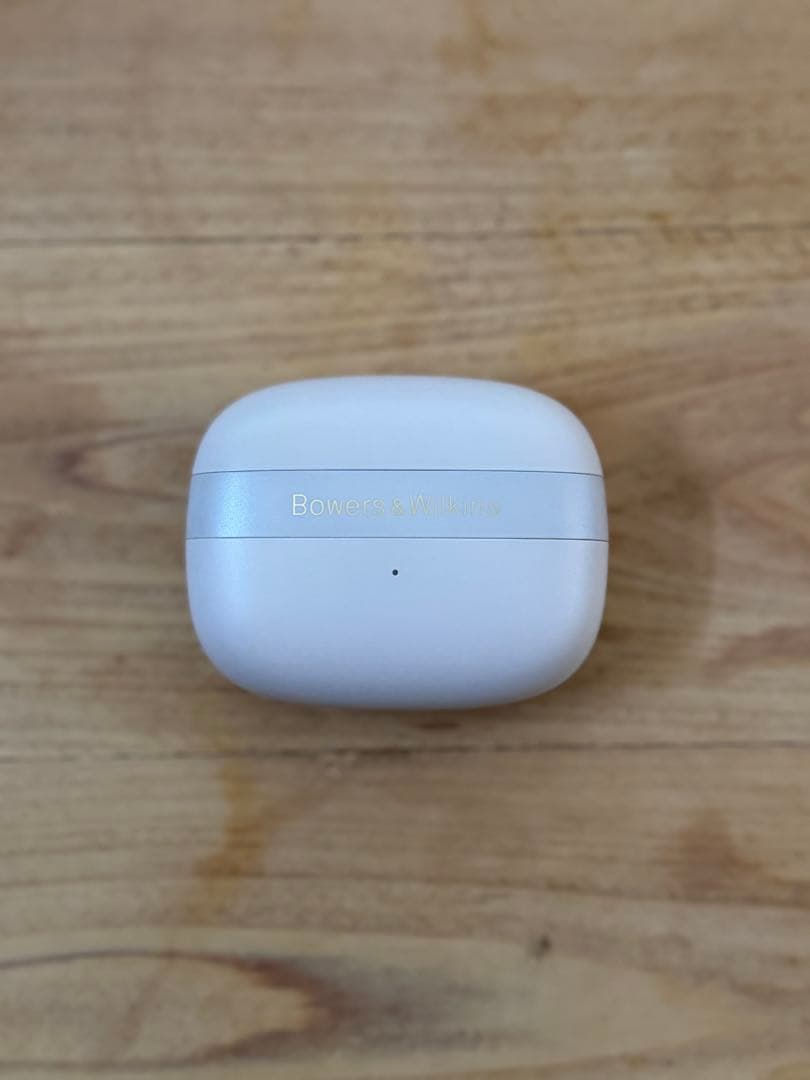 オレスカ Bowers & Wilkins Pi8 ホワイト