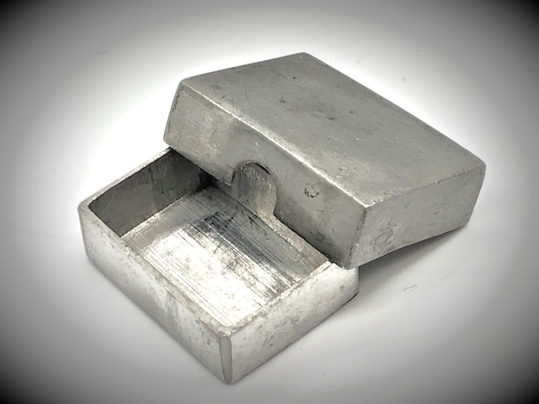 【 彫金小箱 江戸金工 】　ニッケル豆箱　手造　ケース付