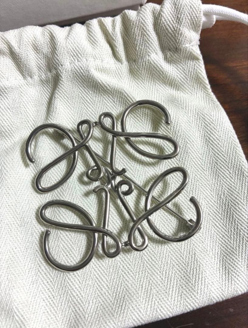 LOEWE シルバー ブローチ　付属品あり