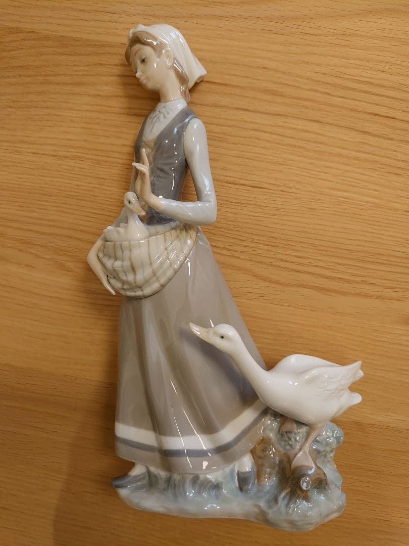 【極美品 無欠損 希少】LLADRO リヤドロ No.4815『ガチョウと少女』