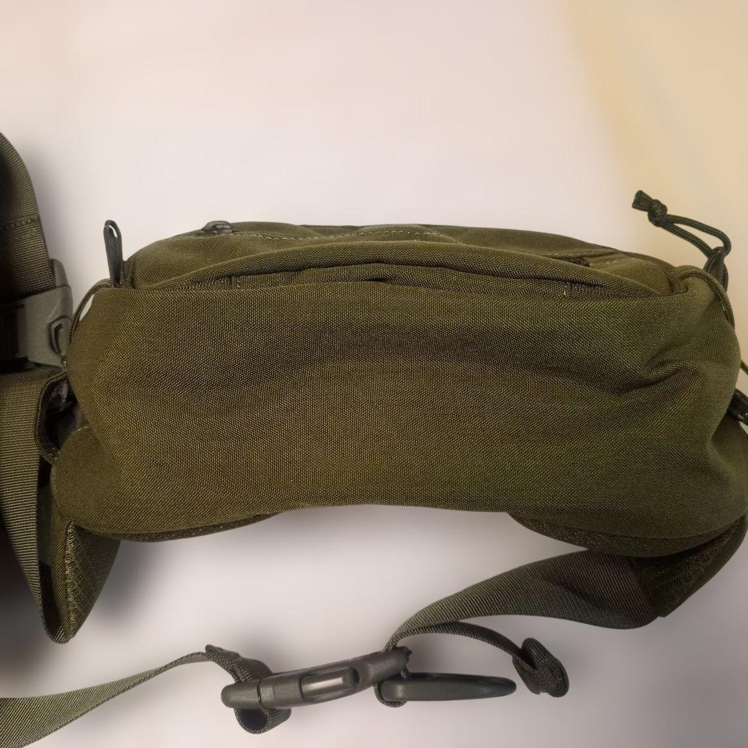 極美品　Hugoo ハグー ヒップシート カーキ　抱っこ紐