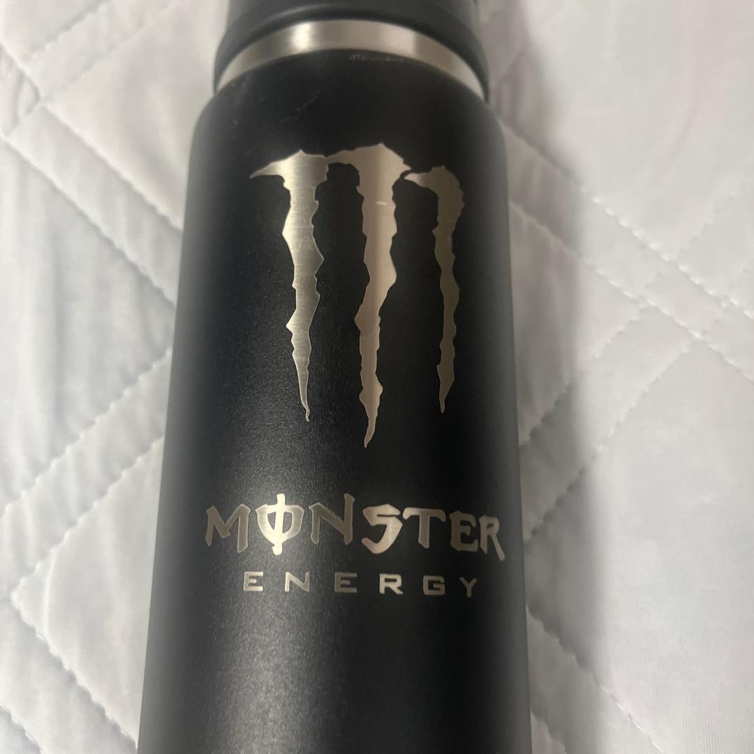 超希少！イエティとモンスターのコラボ水筒です。