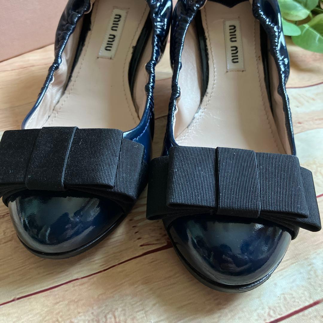 【美品】miu miu パテントレザーバレエシューズ ネイビー リボン付き 箱