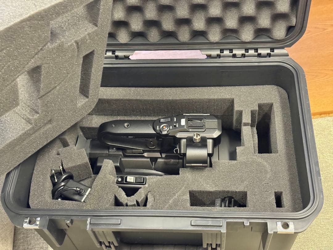 JVC 4Kビデオカメラ ケース付き　GY-HM175