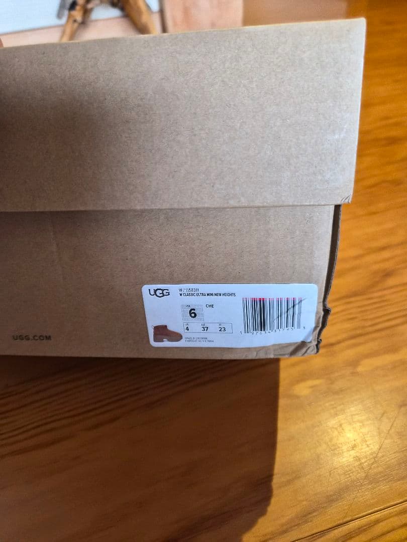 UGG クラシック ウルトラ ミニ ニュー ハイツ　サイズ 6