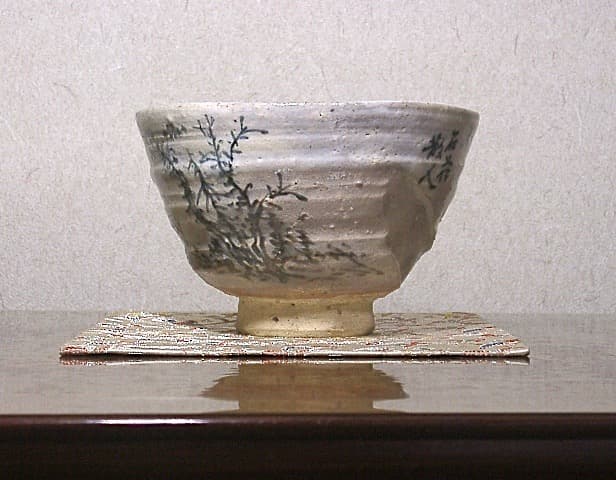 常滑焼　松本重信 作　山本石荘絵付　鉄絵茶碗　共箱　無傷　保証。