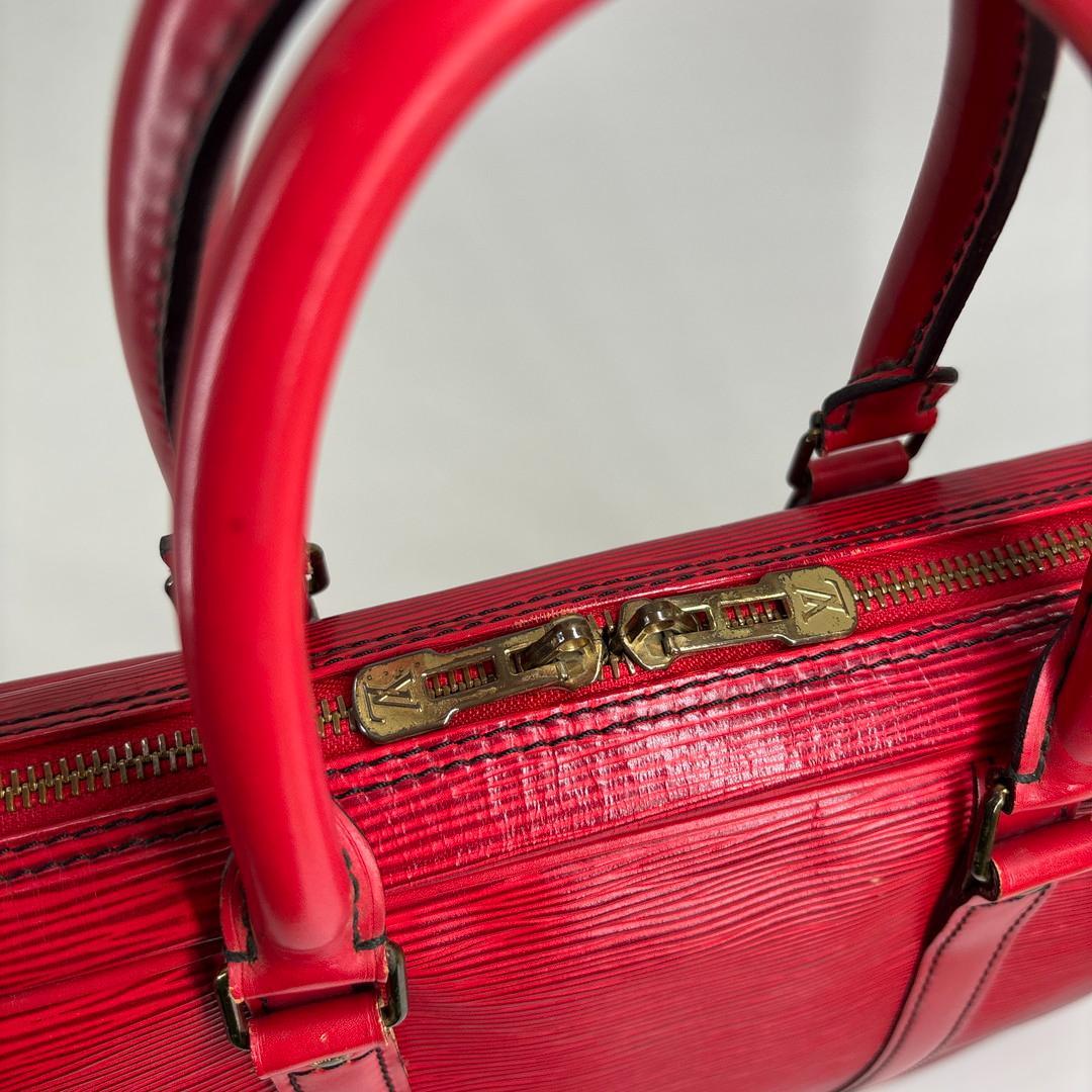 ルイヴィトン エピ ポルトドキュマン ヴォワヤージュ ビジネスバッグ メンズ