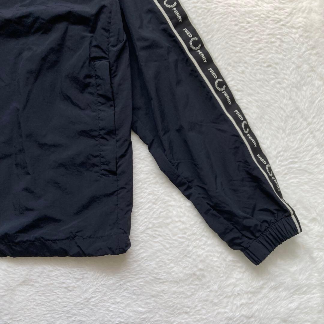 ✨美品 フレッドペリー　ハーフジッププルオーバー　センターロゴ刺繍　ブラック　黒