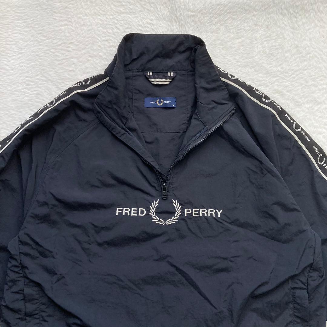 ✨美品 フレッドペリー　ハーフジッププルオーバー　センターロゴ刺繍　ブラック　黒