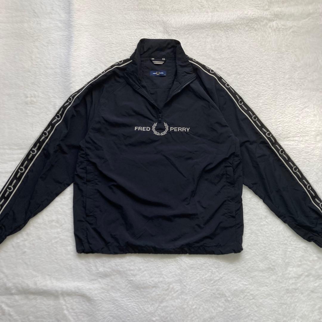 ✨美品 フレッドペリー　ハーフジッププルオーバー　センターロゴ刺繍　ブラック　黒