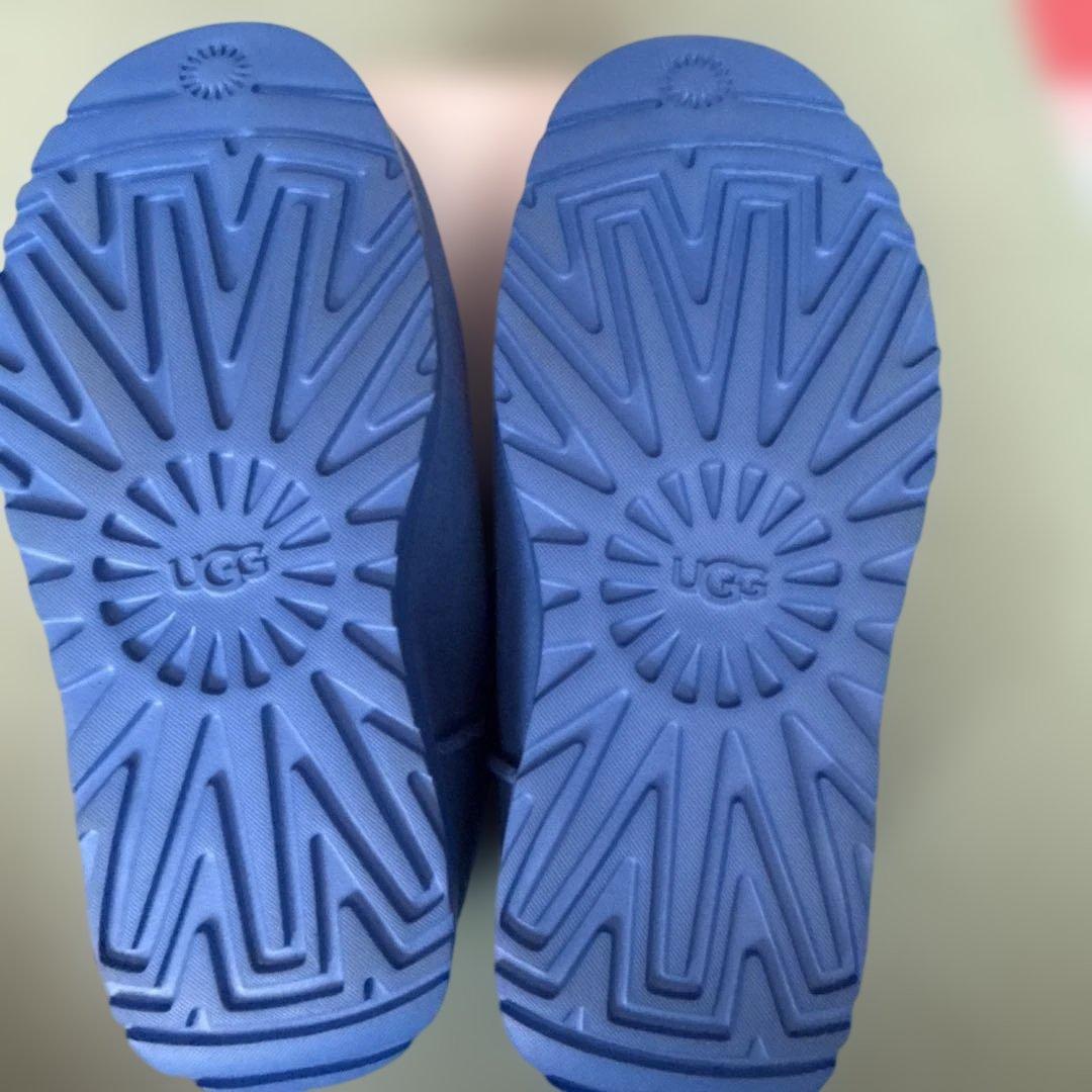 む・:*+.\(( °ω° ))/.:+専用 UGG ブルー スリッポン
