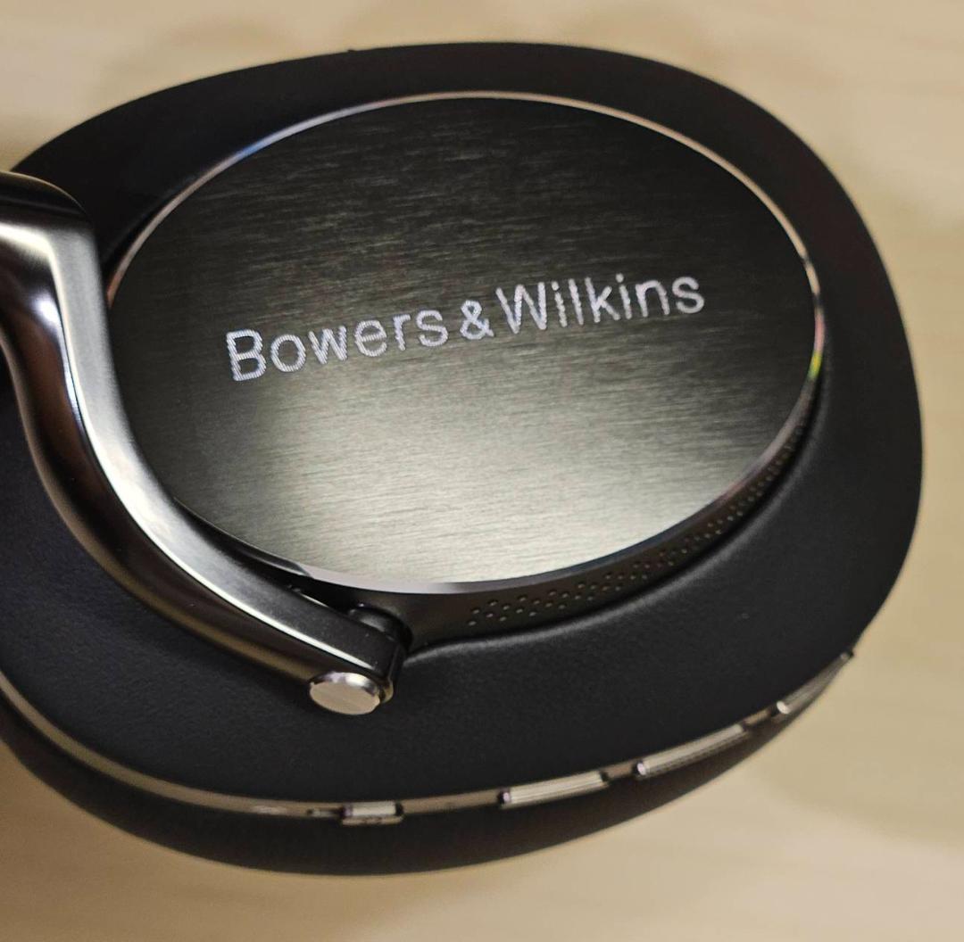 Bowers & Wilkins Px8 ワイヤレスヘッドホン