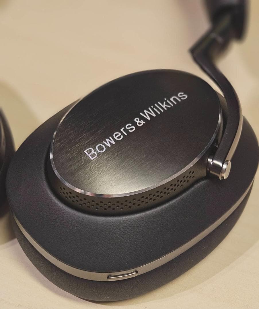 Bowers & Wilkins Px8 ワイヤレスヘッドホン