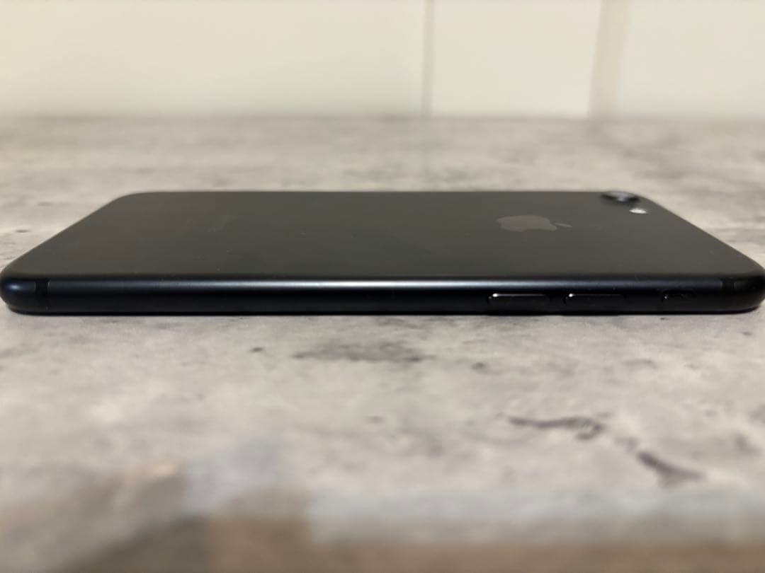 Apple iPhone 7 ブラック