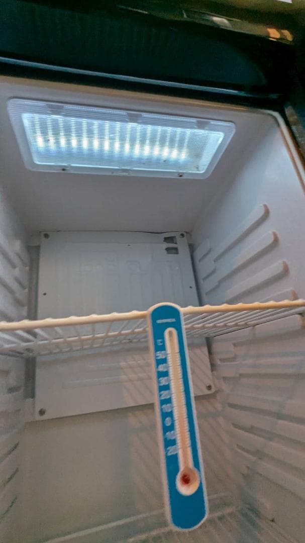 ショーケース冷蔵庫　レッドブルロゴ！