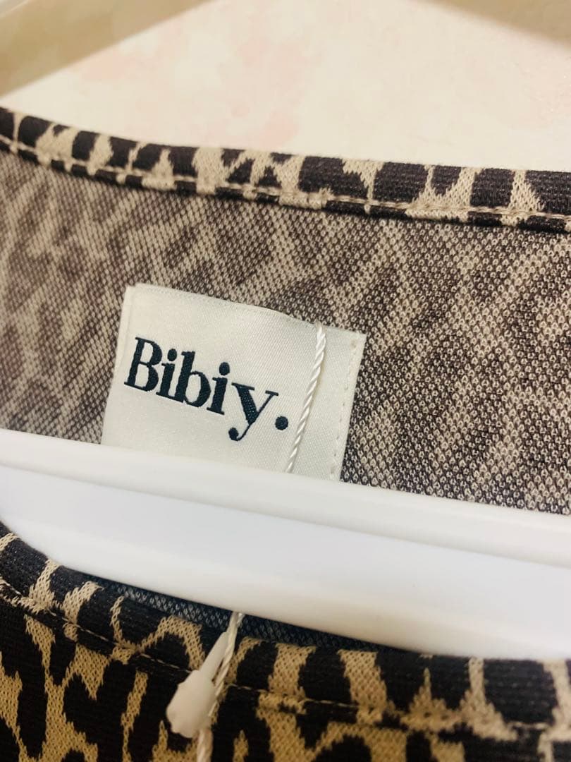 トップス Bibiy. EFFIE PEPURAMU LEOPARD TO