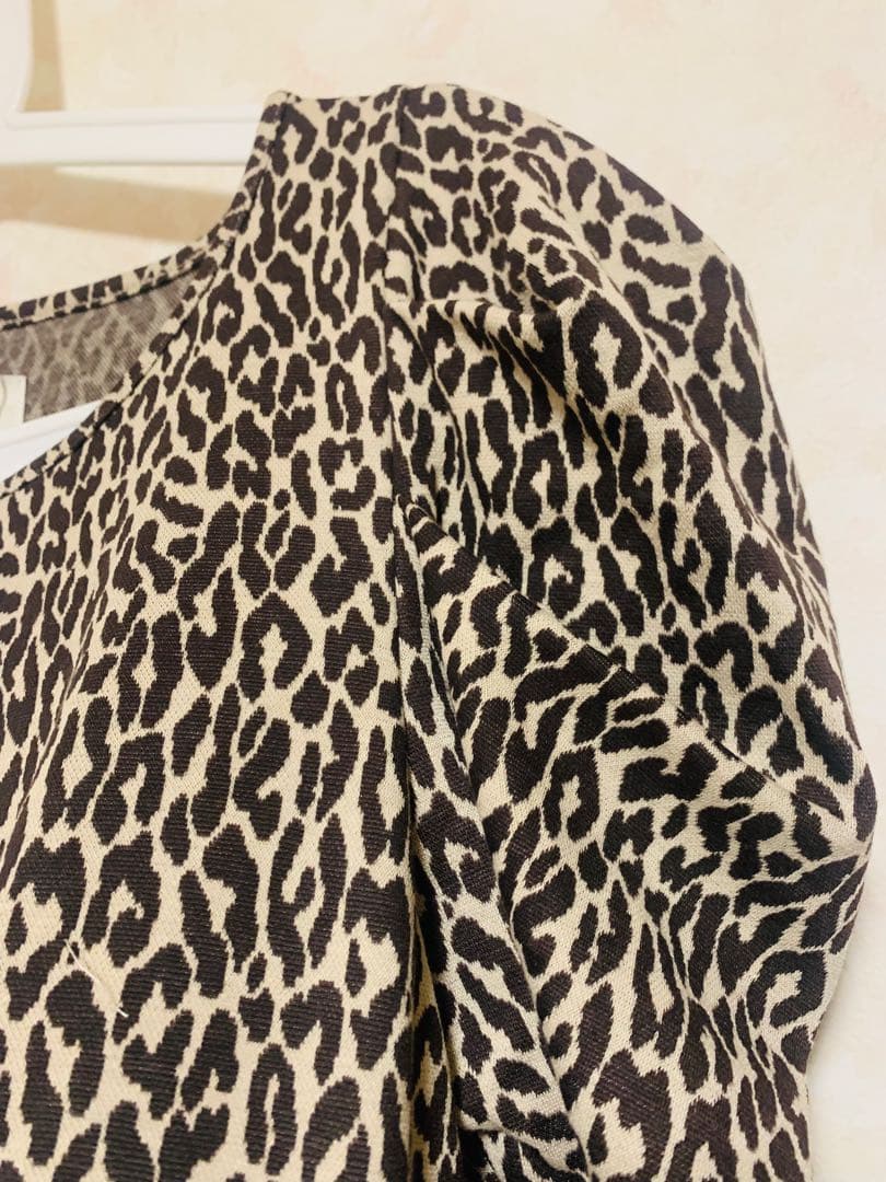 トップス Bibiy. EFFIE PEPURAMU LEOPARD TO