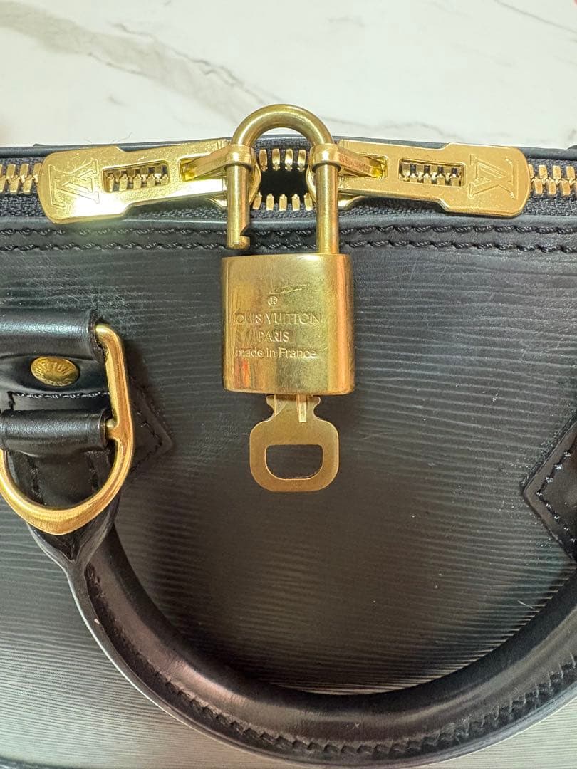 限定価格Louis Vuitton エピレザーブラック ハンドバッグ多少値下げ可