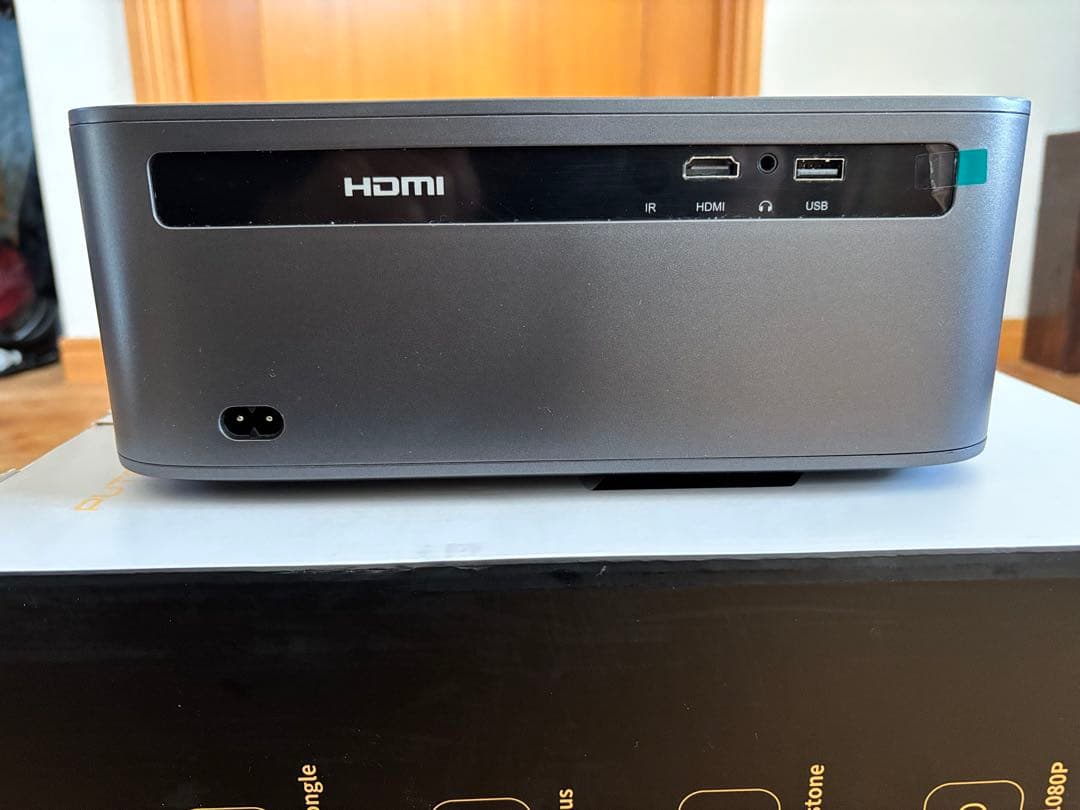 ほぼ新品　PUTRIMS K12プロジェクター 本体 R7年2月14日購入