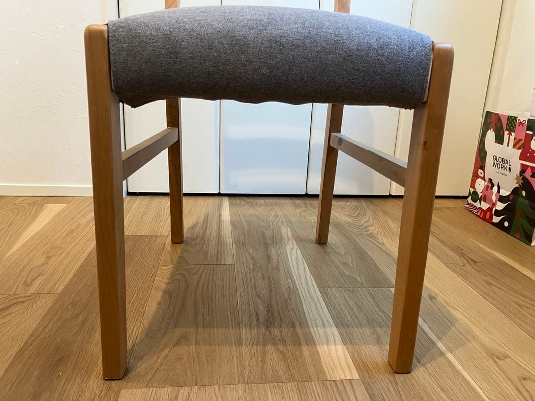 木製ダイニングチェア グレー布張り※４脚あり